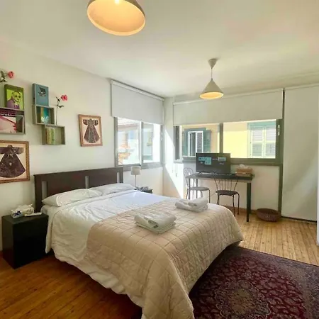 Irida - Down Town Apartment *